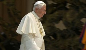 Première apparition publique du pape Benoît XVI démissionnaire