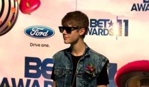 Justin Bieber pourrait faire face à des charges de délit grave à cause de l'incident de jeté d'œufs