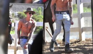 Justin Bieber enlève son t-shirt pour une balade à cheval