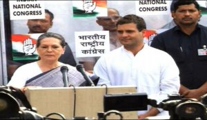 Elections en Inde: Rahul et Sonia Gandhi évoquent leur défaite