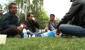Saint-Ouen: des réfugiés syriens subsistent dans un parc