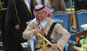 Le Prince Charles fait la danse de l'épée en Arabie Saoudite - ZAPPING ACTU DU 20/02/2014