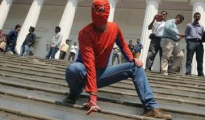 Spiderman candidat aux Législatives en Inde - ZAPPING ACTU DU 08/04/2014