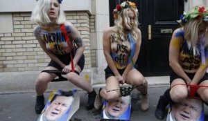 ZAPPING ACTU DU 02/12/2013 - Les Femen urinent sur le Président ukrainien