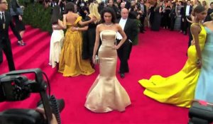Kendall Jenner porte une robe Topshop au Met Ball