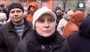 Ukraine: les pro-russes marquent un peu plus leur territoire à Donetsk