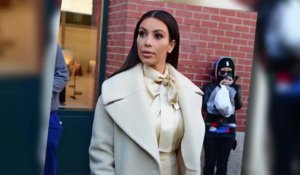 Le visage de Kim Kardashian est-il trop lisse pour être naturel ?