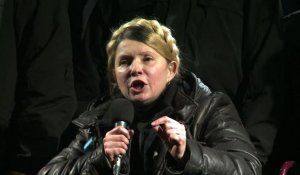 Ukraine: à Maïdan, Timochenko rend hommage aux "héros"