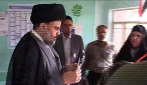 Irak : Moqtada al-Sadr et les chiites votent à Najaf