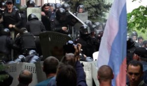 Ukraine: les pro-russes s'emparent du siège du parquet à Donetsk