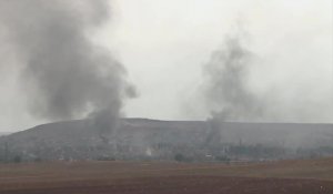 Des Kurdes suivent les combats à Kobané depuis la Turquie