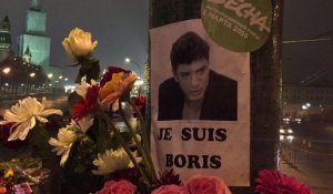 Les Russes continuent de rendre hommage à Boris Nemtsov