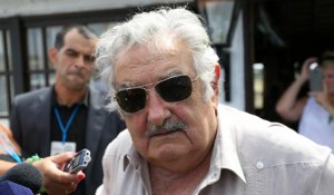 Le charismatique "Pépé" Mujica cède les rênes de l'Uruguay à Tabaré Vazquez