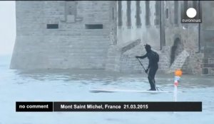La "Marée du siècle" enlace le Mont St Michel