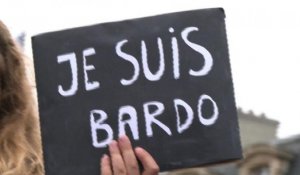 Paris: manifestation après l'attentat en Tunisie