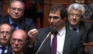 Valls appelle l'UMP à se "découvrir"