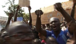 Bangui: des milliers d'élèves défilent pour la reprise des cours