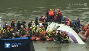 Crash d'avion à Taïwan : les survivants évacués en bateau