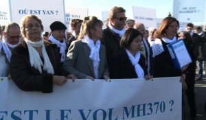 Vol MH370: marche du comité de soutien à Paris