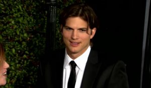 Ashton Kutcher se vante d'avoir des relations sexuelles avec Mila Kunis à une conférence sur la technologie