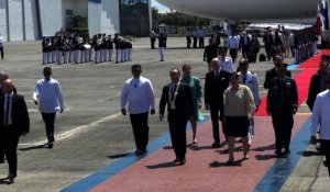 Hollande à Manille pour une visite dominée par le climat