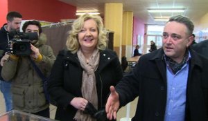 Doubs: Sophie Montel (FN) visite des bureaux de vote