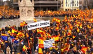 Espagne:la droite et l'extrême-droite dans la rue contre Sanchez