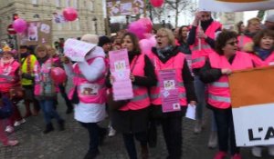 "Gilets jaunes": défilé aux revendications multiples à Paris