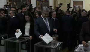 Présidentielle en Ukraine : Petro Porochenko vote à Kiev