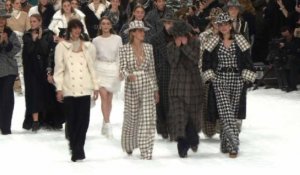 Chanel: minute de silence en hommage à Karl Lagerfeld