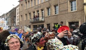 Carnaval de Granville. Une bataille géante de confettis a eu lieu