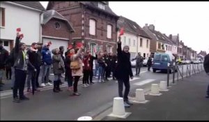 Rassemblement des opposants à la démolition de l'ancienne école pour garçons d'Ailly-sur-Noye