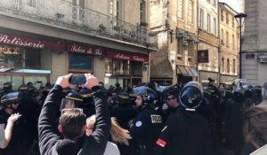 Gilets jaunes à Avignon : premières tensions après une charge des CRS