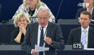 Le Parlement européen debout pour le dernier discours d'Alain Lamassoure