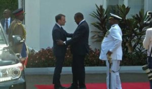 Macron rencontre le président Kenyatta à Nairobi