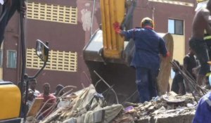 Nigeria: les secouristes sur les lieux de l'effondrement à Lagos