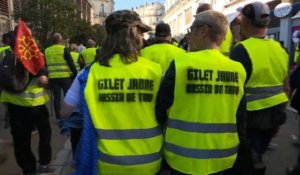 Des "gilets jaunes" dans la rue et sous le soleil à Montpellier