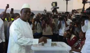 Elections au Sénégal: le président Macky Sall vote à Fatick