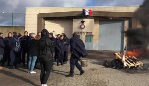Les surveillants mobilisés devant la prison de Villenauxe-la-Grande