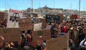 Climat: des jeunes Marseillais manifestent pour le climat