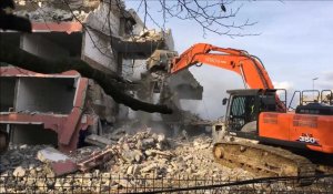 Démontage de l'hôtel de l'aire d'Assevillers sur l'aire d'autoroute de l'A1