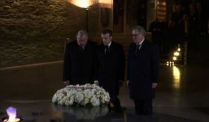 Antisémitisme: Macron se recueille au Mémorial de la Shoah