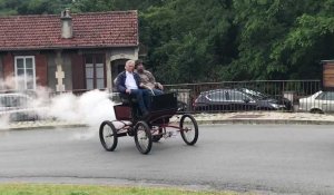 Les vieilles mécaniques défilent pour le 28e Circuit historique