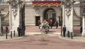 GB: la reine Elizabeth participe au défilé annuel marquant son anniversaire officiel