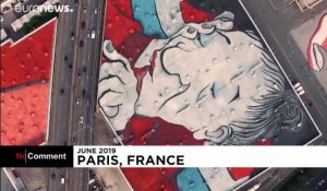 La fresque monumentale d'Ella et Pitr décore les toits parisiens
