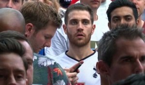 Football: les fans de Tottenham regardent la finale à Londres