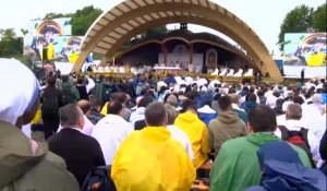 Le pape François célèbre une messe symbolique en Transylvanie