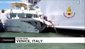 Un paquebot de croisière en panne de moteur s'écrase à Venise