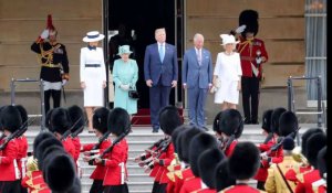 Donald et Melania Trump accueillis à Buckingham Palace par la Reine et le prince Charles