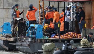 Hongrie: Des plongeurs sud-coréens à la recherche de victimes de l'accident de bateaux